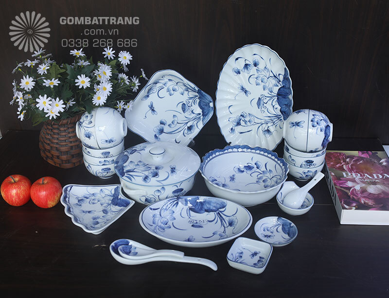 Bát đĩa Bát Tràng vẽ hoa sen bằng men lam cổ truyền