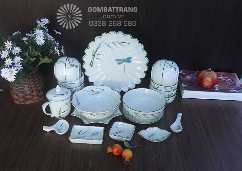 Bát đĩa Bát Tràng vẽ tay tính sảo từ các nghệ nhân lành nghề, sản phẩm bóng mịn, đẹp