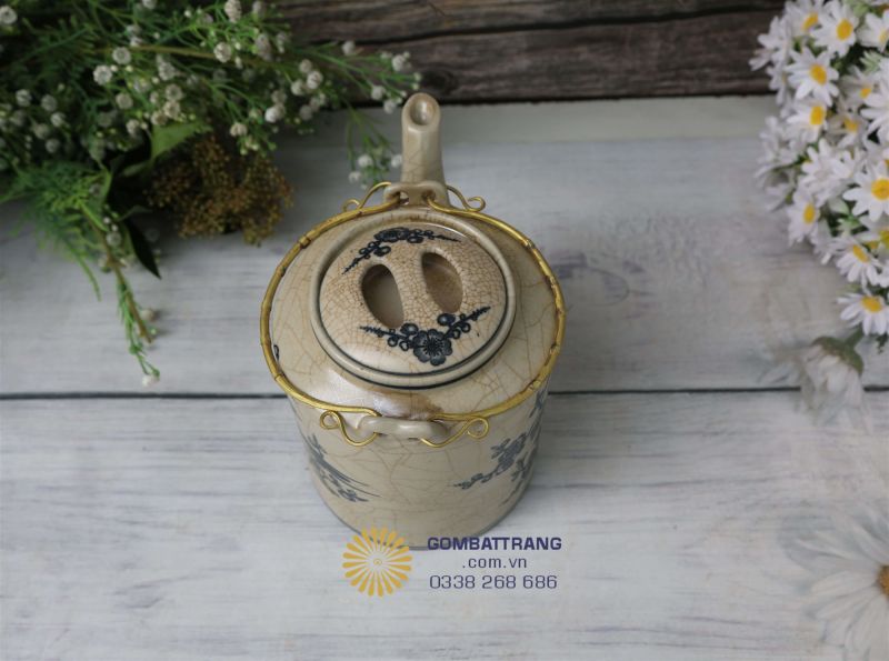 Chất đất Hồng Sa: Nổi tiếng với khả năng hấp thụ khoáng chất và tăng cường hương vị trà, giúp giữ trọn vẹn hương vị thơm ngon tự nhiên của từng loại trà.