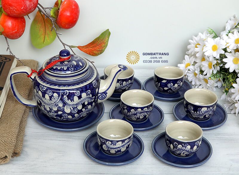 Ấm chén pha trà Bát Tràng không chỉ đẹp mà còn rất tiện dụng