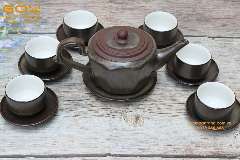 Thiết kế ấm trà và chén trà vừa vặn, rất thuận tiện khi sử dụng