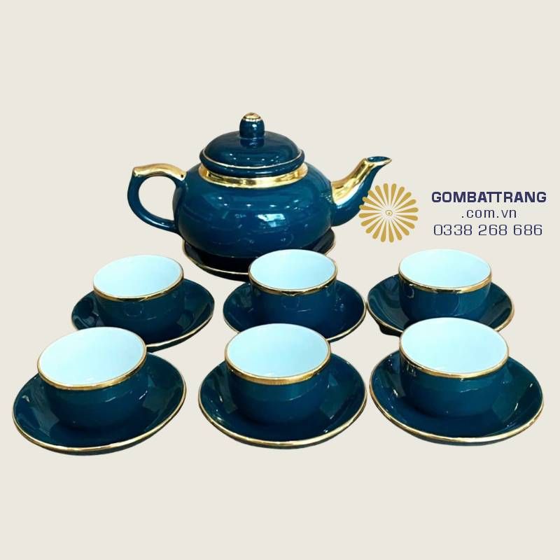 Kích thước và bố cục chén-đĩa cân đối, dễ dàng sắp xếp trên bàn trà hoặc kệ trang trí, phù hợp cả khi dùng thưởng trà cá nhân hoặc tiếp khách.