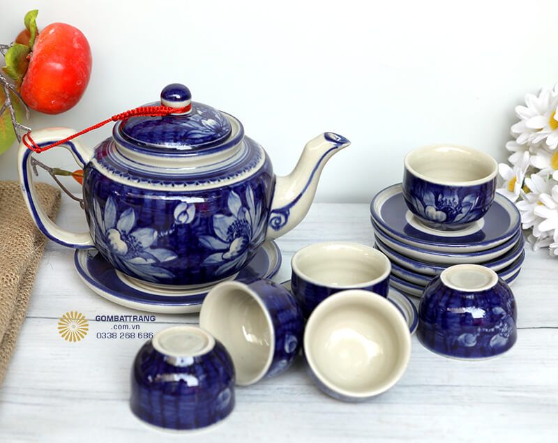 Nghệ Thuật Vẽ Tay Trên Ấm Chén Uống Trà Cao Cấp