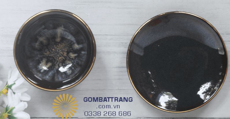 Bộ ấm chén có thể dùng cho cả trà nóng và trà thảo mộc, giữ hương vị nguyên bản và hạn chế thất thoát nhiệt