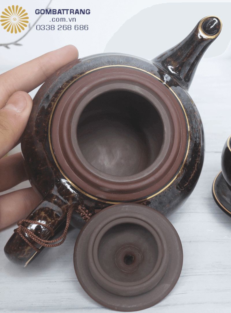 Kích thước vừa tay giúp người thưởng trà dễ nâng chén, giữ được trọn hương và vị cho mỗi ngụm