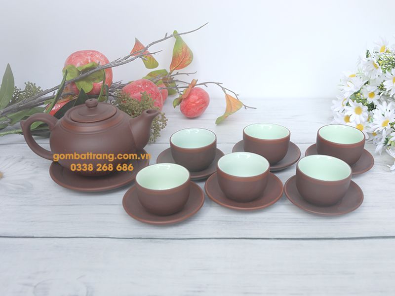 bộ ấm chén được làm từ đất tử sa quý được nung dưới nhiệt độ 1180 độ C loại bỏ tạp chất tới 99%