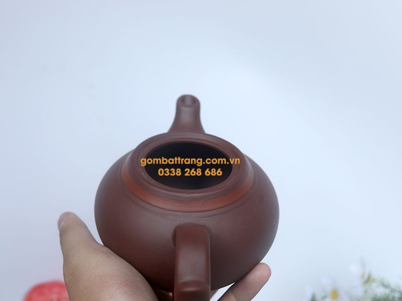 Lỗ lọc trà đều, đẹp, thoáng giúp bã trà không bị tắc ở vòi ấm