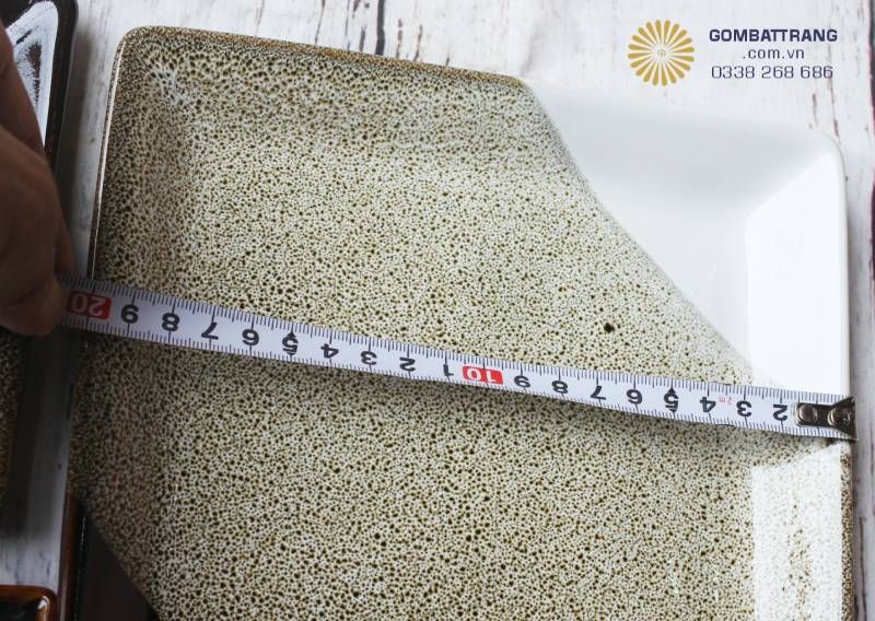 Men sứ mịn, dễ vệ sinh, hạn chế bám bẩn – giải pháp tiện lợi cho cuộc sống bận rộn mà vẫn giữ được sự tinh tế.