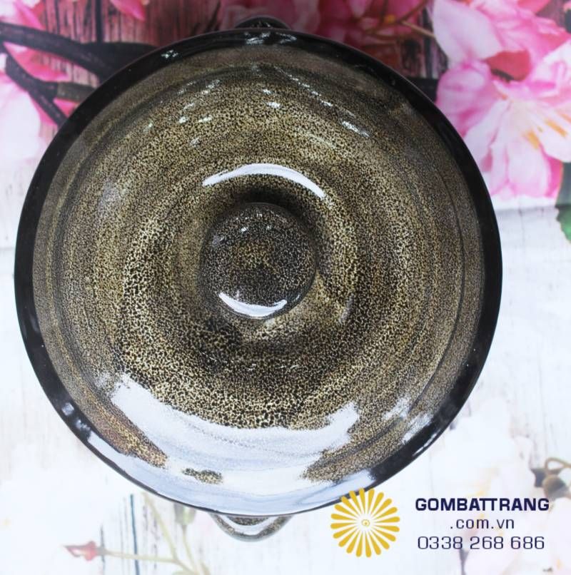 Thiết kế đa dạng phù hợp cho cả bữa cơm gia đình ấm cúng lẫn không gian sang trọng của các nhà hàng, khách sạn cao cấp.