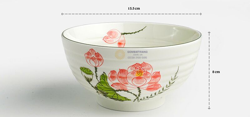 Màu đỏ của những cánh hoa sen thể hiện sức sống mãnh liệt, mang đến năng lượng tích cực cho không gian bữa cơm ấm cúng