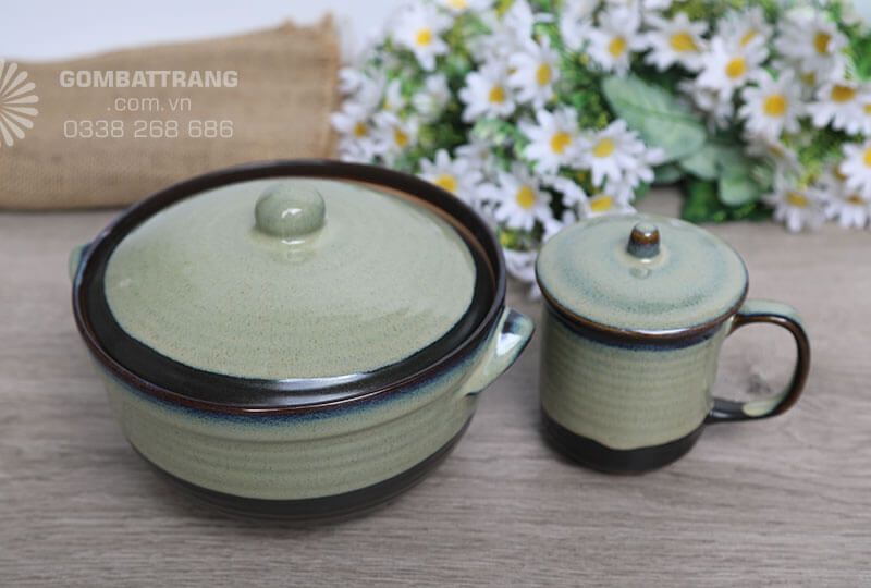 Ảnh chi tiết Âu cơm và cốc trà được thiết kế kiểu cách mang lại sự sang trọng và tinh tế