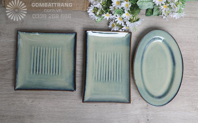 Bát đĩa nhà hàng khách sạn cao cấp men hỏa biến, chất men lấy từ nguyên liệu thiên nhiên, sản phẩm nung ở nhiệt độ cao tới 1400 độ C, khi ra lò ta gõ vào nhau tạo ra tiếng âm trong như tiêng chuông, đó thực sự là sản phẩm cao cấp, bền , đẹp