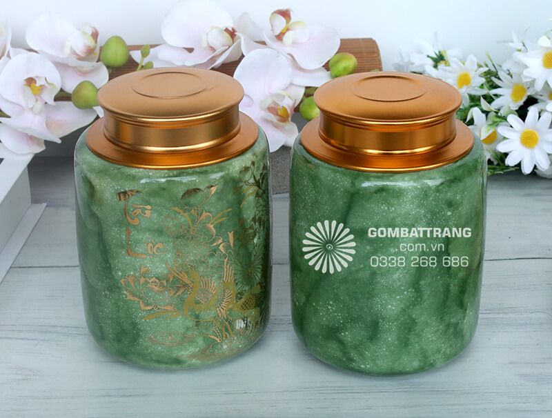 Hoa sen trong văn hóa Việt Nam là biểu tượng của sự thanh cao, thuần khiết, vươn lên từ bùn lầy nhưng không hề nhiễm bẩn