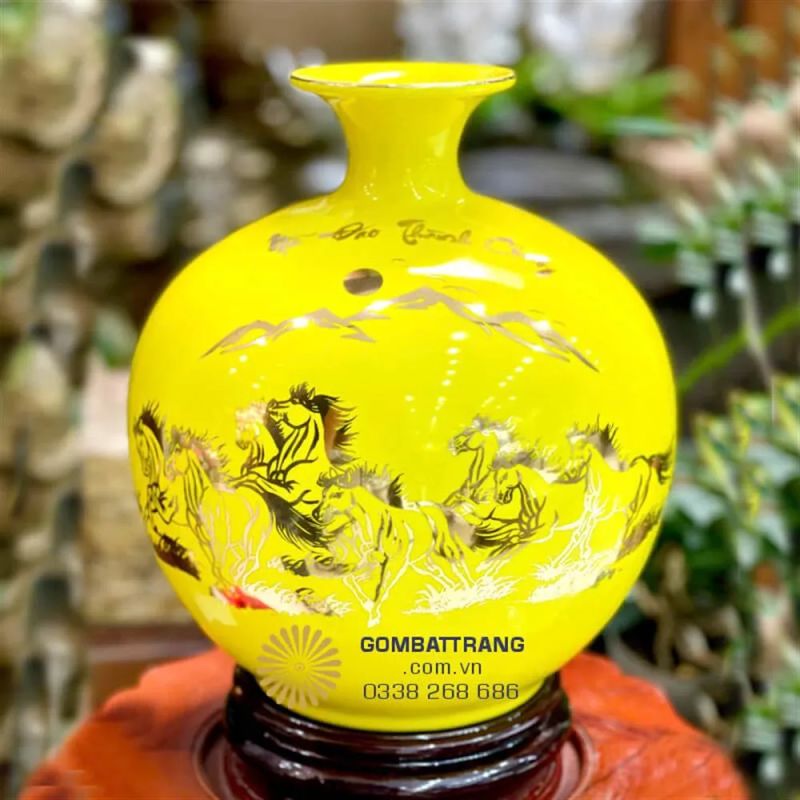 Bình hút tài lộc cắm hoa trang trí, mang lại vẻ đẹp tươi mới cho không gian