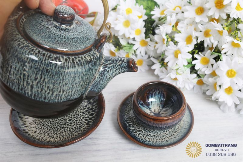 Hình ảnh đẹp long lanh của bộ tách trà cao cấp bọc đồng viền quai