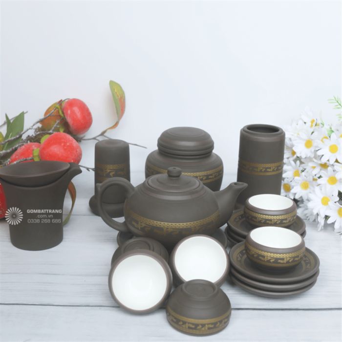 Bộ ấm chén Bát Tràng bọc đồng độc đáo