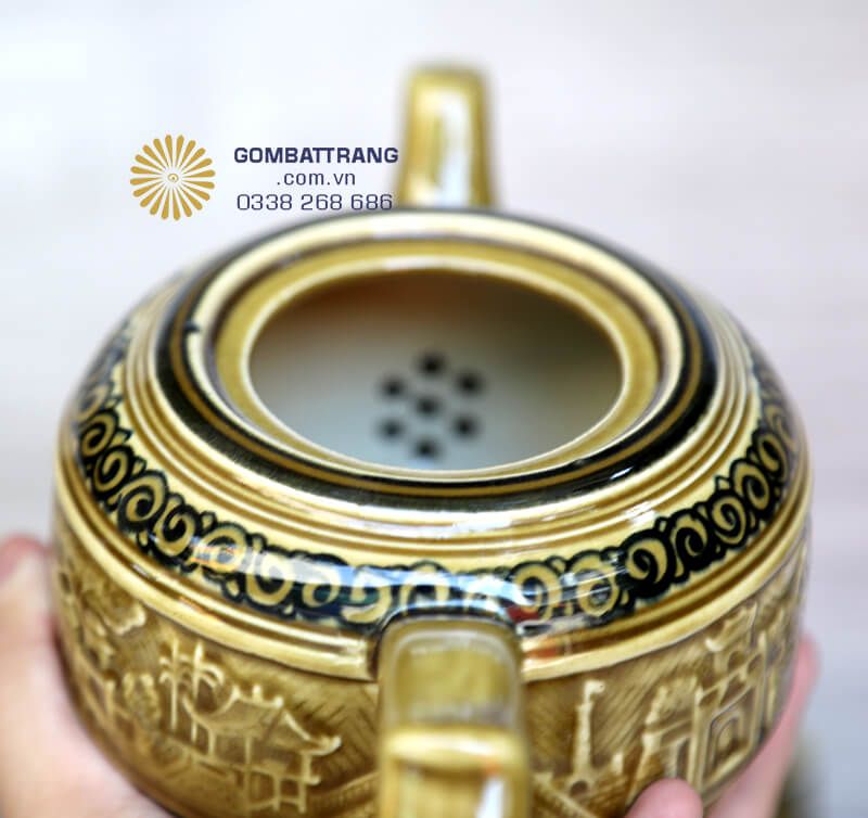 Lỗ lọc trà hình tổ tò vò của bộ ấm trà đẹp giúp dòng nước trà khi được rót ra cực trong và thanh