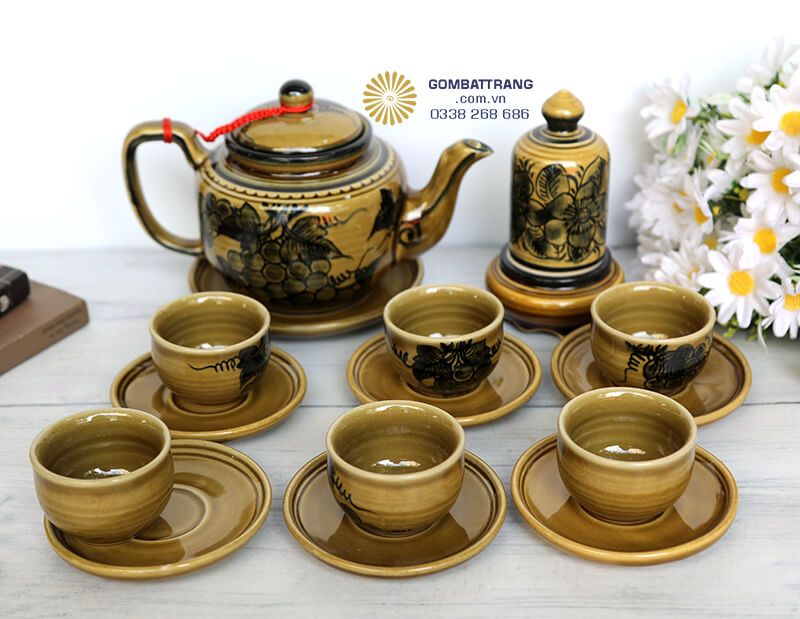 Chất liệu gốm sứ cao cấp Bát Tràng đảm bảo giữ nhiệt tốt, giúp hương vị trà được lưu giữ trọn vẹn