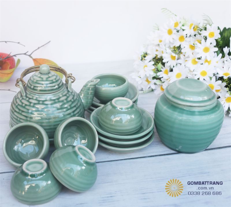 Màu xanh thanh lịch sang trọng của bộ ấm chén Bát Tràng cao cấp