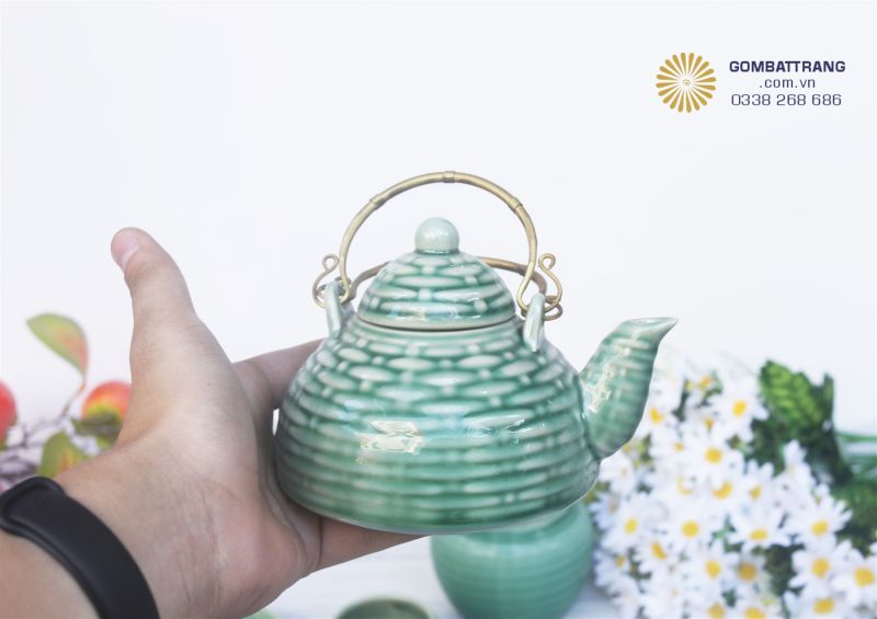 Hình ảnh chén trà nhìn trực diện 