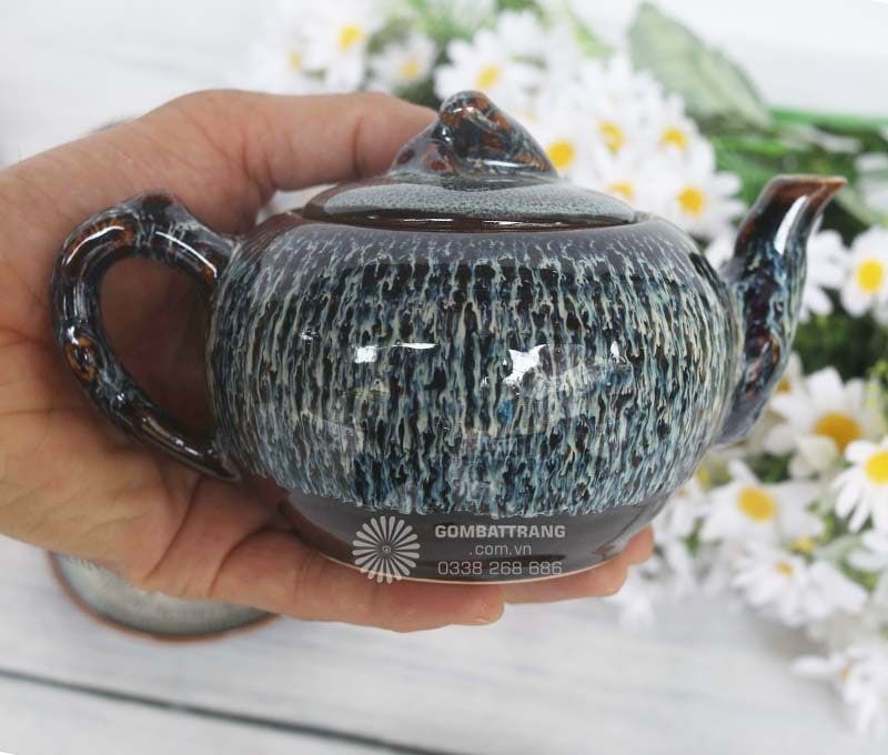 Cận cảnh chiếc ấm cao cấp