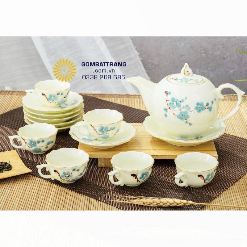 Tổng thể bộ ấm chén đẹp phong cách cổ điển kết hợp nét vẽ xanh vàng hài hòa