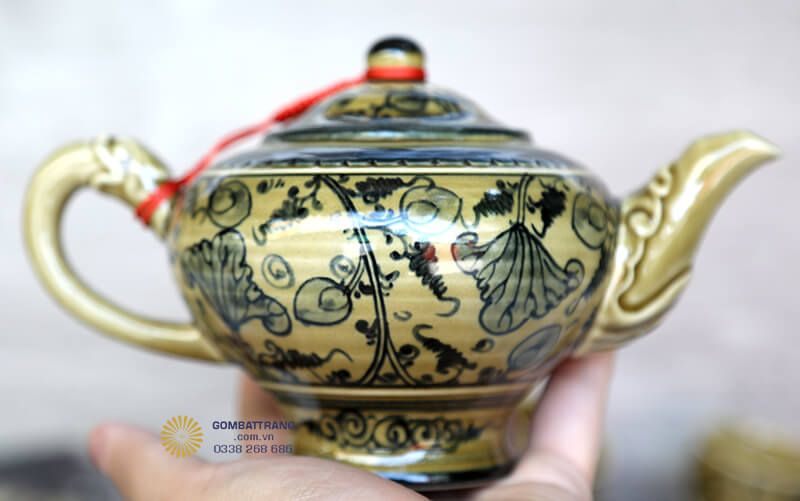 Chất liệu gốm sứ an toàn cho sức khỏe, không chứa chất độc hại, không ảnh hưởng đến hương vị trà