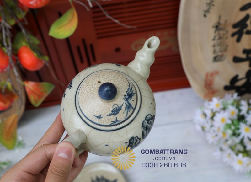 Nắp ấm Hồng Sa khít kín – tạo áp suất vừa đủ để nước trà đậm và thơm hơn