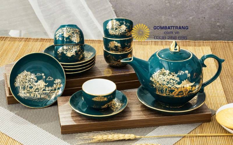 Màu xanh Cửu Long (Deep Cyan) mang lại cảm giác thâm trầm, nội liễm, cực kỳ thu hút những người chơi trà có gu thẩm mỹ hướng nội và sâu sắc. Lớp men có độ bóng gương, phản chiếu ánh sáng tự nhiên thành sắc xanh lục bảo và đèn vàng thành sắc xanh đen quyền lực.