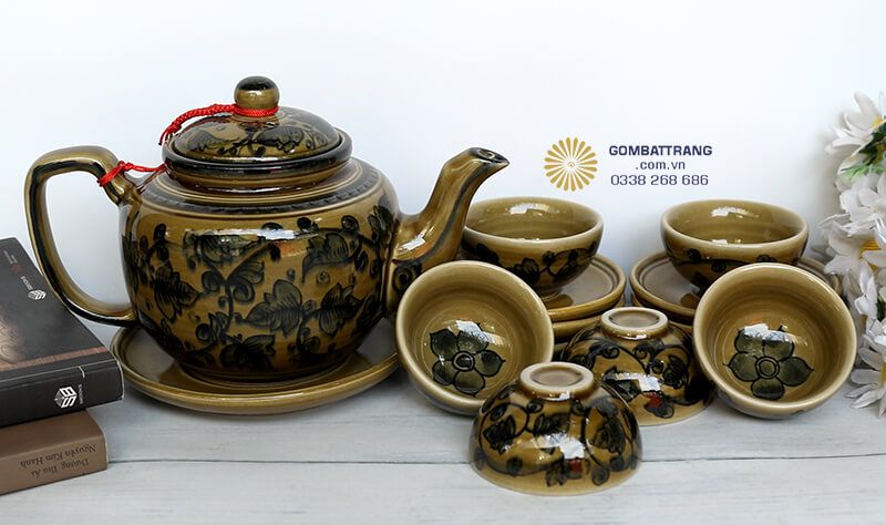 Bộ ấm chén đẹp sang trọng sở hữu kiểu dáng tròn trịa, cân đối với đường nét mềm mại đầy nghệ thuật