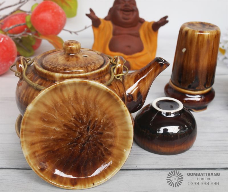 Chất men sáng bóng, vân loang màu đẹp