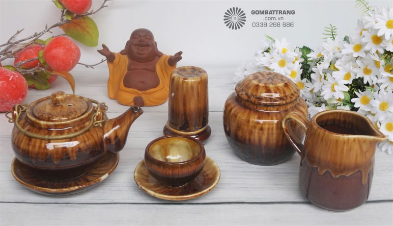 Màu sắc bắt mắt, hấp dẫn của bộ ấm chén cao cấp 