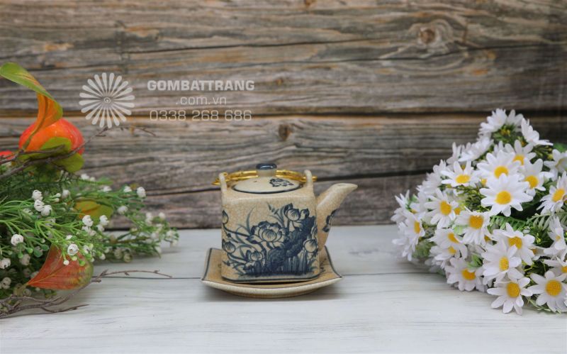 Ấm trà men rạn cổ vẽ hoa sen thân vuông cổ điển, tay cầm chắc chắn, họa tiết sen vẽ tay tinh xảo