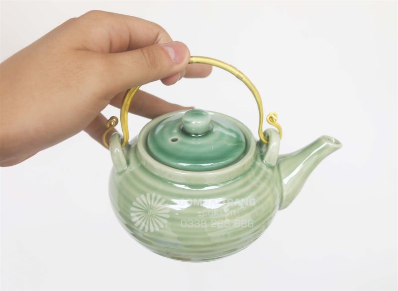 Ấm trang nhã, men chuẩn đẹp bóng bẩy