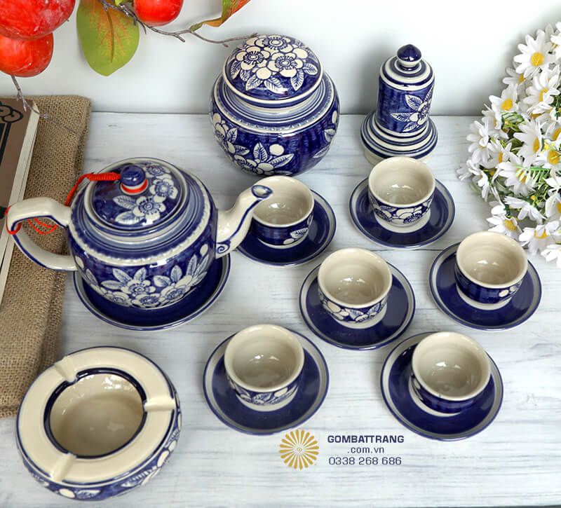 Bộ ấm chén pha trà đạo nổi bật với gam màu xanh lam navy đậm chất Á Đông
