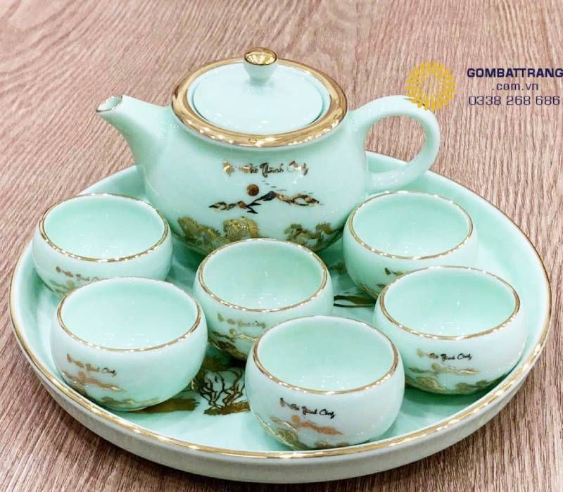 Họa tiết ngựa phi và chữ “Mã đáo thành công” – biểu tượng may mắn, thuận lợi.