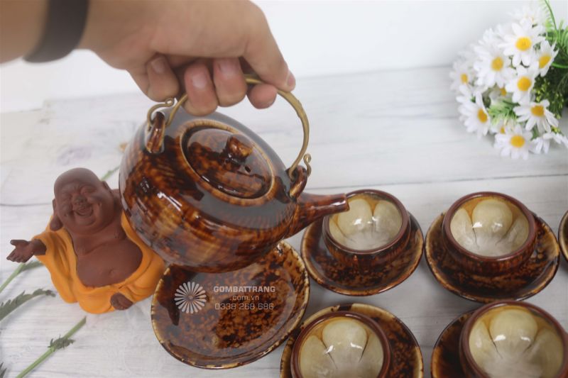 Hình ảnh trọn bộ ấm chén cận cảnh
