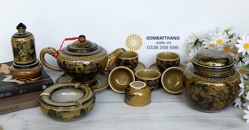 Ý nghĩa phong thủy của bộ ấm chén họa tiết hoa sen