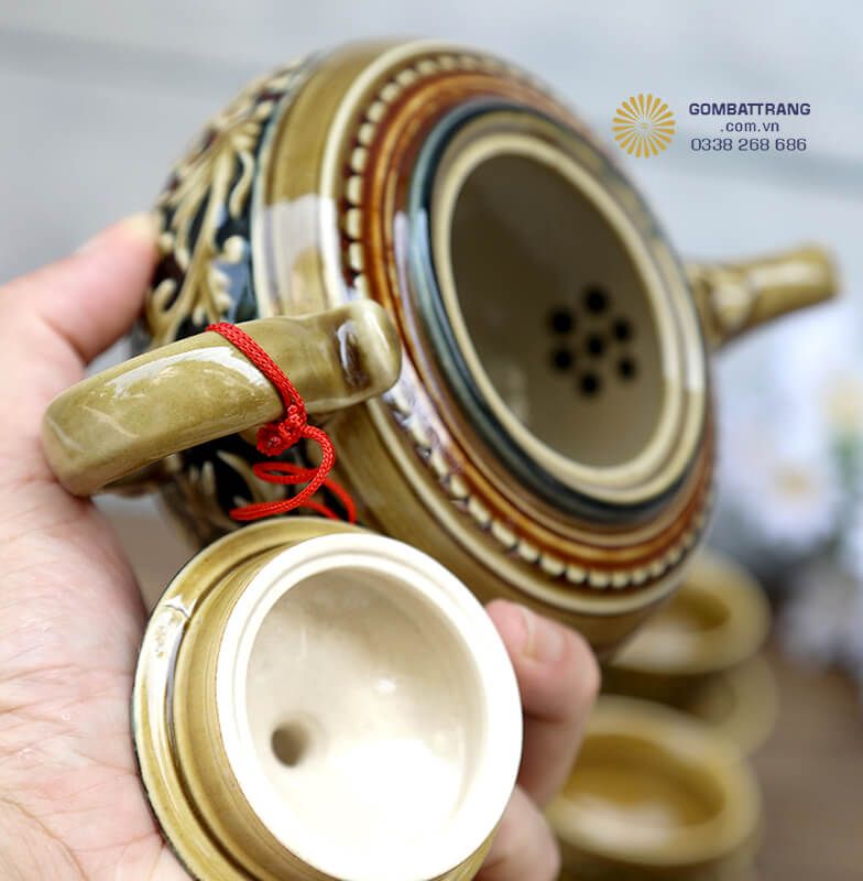 Với chất liệu cao cấp này, bộ ấm chén sẽ đồng hành qua nhiều năm tháng mà vẫn giữ được vẻ đẹp nguyên vẹn