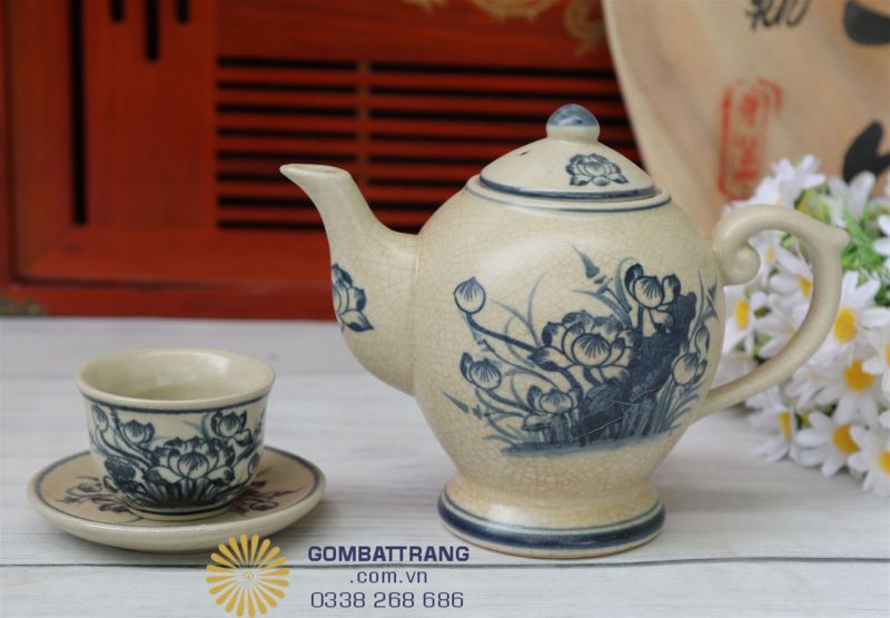 Đất Hồng Sa tinh luyện – nung già lửa, bền chắc, giữ nhiệt tuyệt hảo trong từng buổi pha trà