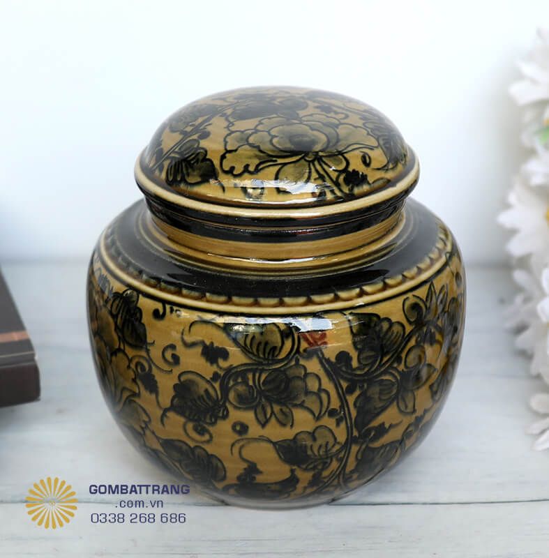 Lọ đựng trà với thiết kế hình trụ tròn, nắp đậy kín giúp bảo quản trà luôn khô ráo và giữ nguyên hương vị