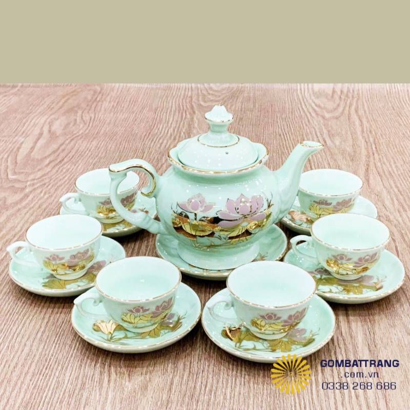  Bộ ấm chén vừa phù hợp cho thưởng trà hàng ngày, vừa làm vật trang trí sang trọng trong phòng khách, bàn làm việc hay không gian tiếp khách, hòa quyện giữa công năng và vẻ đẹp nghệ thuật.