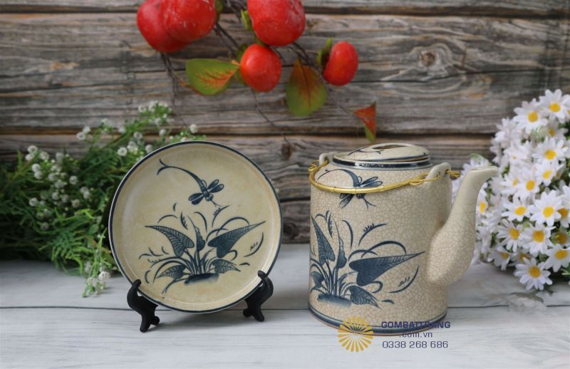 Được làm từ đất Hồng Sa tinh luyện, bộ ấm tích men rạn có độ bền vượt trội, khả năng giữ nhiệt tốt, an toàn tuyệt đối và càng dùng càng lên màu men đẹp.