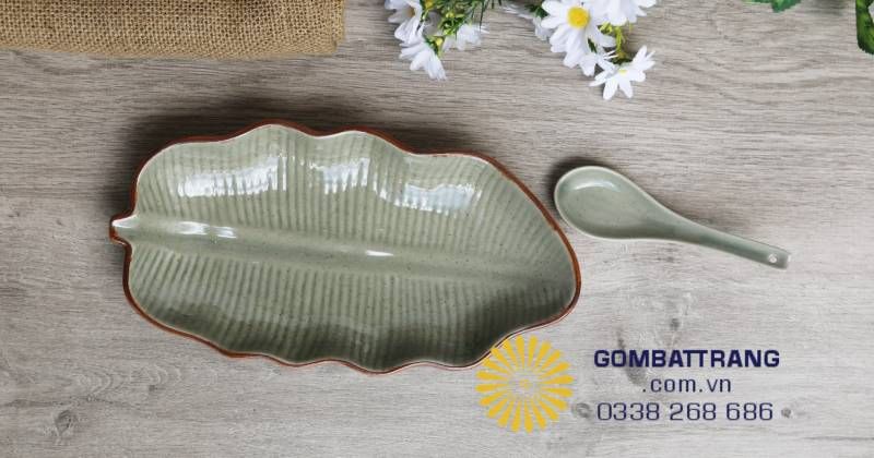 Thiết kế miệng đĩa mở rộng, thuận tiện cho việc bày trí món ăn theo phong cách nhà hàng hoặc chụp hình thực đơn.