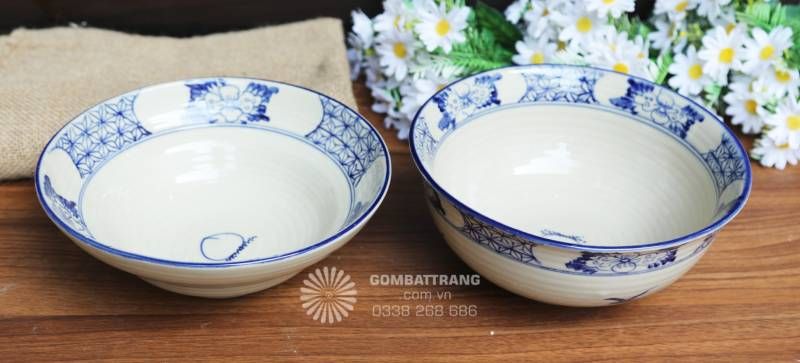 Bát có đa kích thước, họa tiết viền thanh mảnh, phù hợp sử dụng hằng ngày mà vẫn giữ được tính thẩm mỹ cao.
