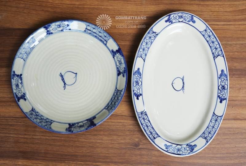 Đĩa và khay được thiết kế chắc tay, họa tiết ôm sát dáng hình, vừa thuận tiện bày biện món ăn vừa tạo điểm nhấn cho bàn tiệc.