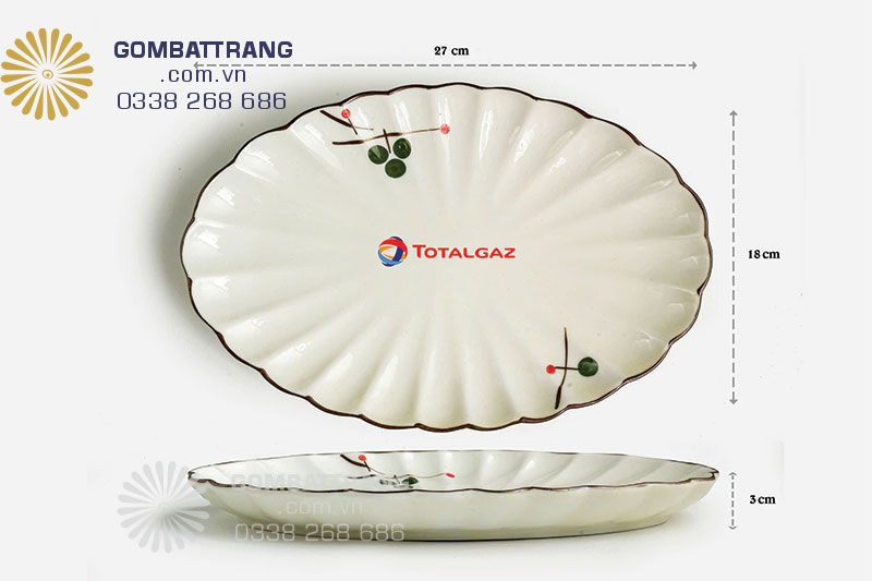 Đĩa bầu dục với thiết kế hài hòa men trắng kết hợp chỉ viền nâu, vẽ tay hoa chery tạo sự thanh thoát và sang trọng