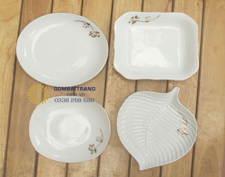 Bộ đồ ăn Bát Tràng với thiết kế trang nhã, làm nổi bật mọi món ăn trên bàn tiệc