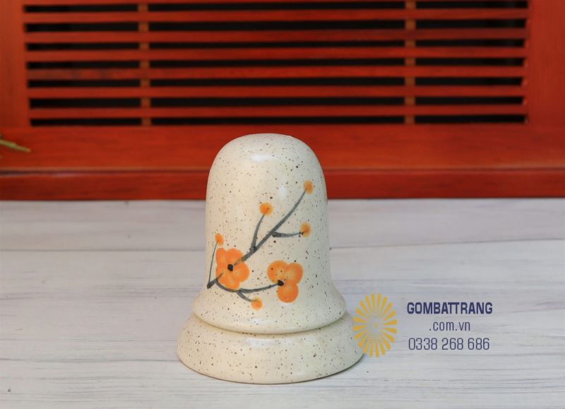 Men rạn cổ điển với đường rạn tự nhiên, tạo vẻ đẹp trầm ấm và tăng giá trị thẩm mỹ theo thời gian