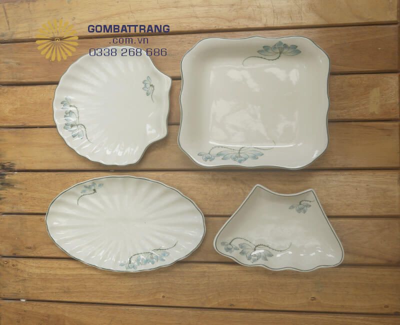 Bộ bát đĩa sang trọng này bao gồm nhiều món đồ gốm sứ đẹp mắt, phù hợp cho những bữa tiệc đặc biệt